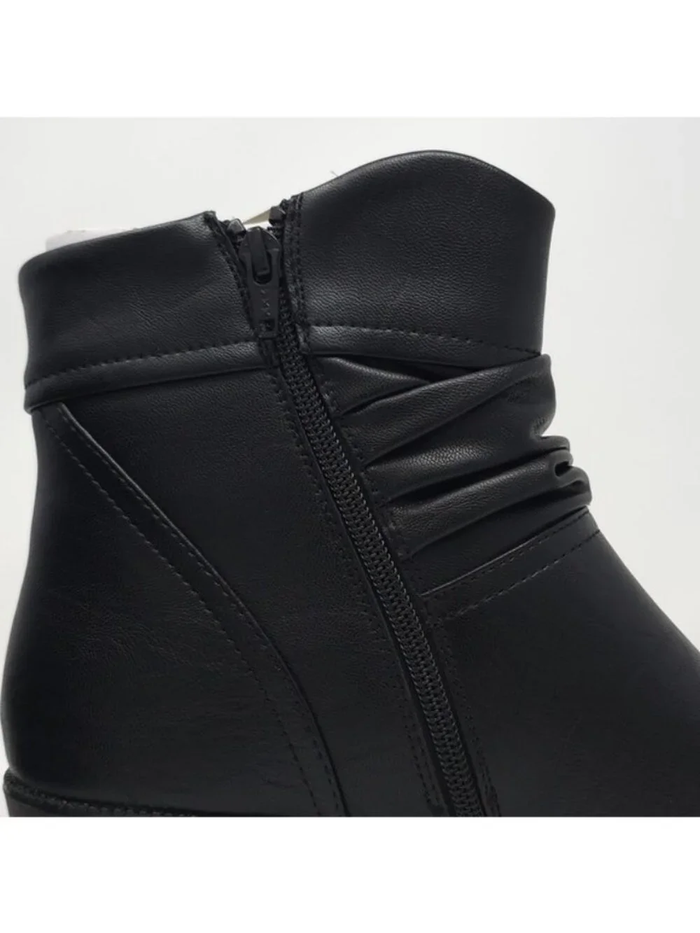 CLIFFS BY WHITE MOUNTAIN Durbon Block Heeled Ankle Bootie Black/Smooth 10M